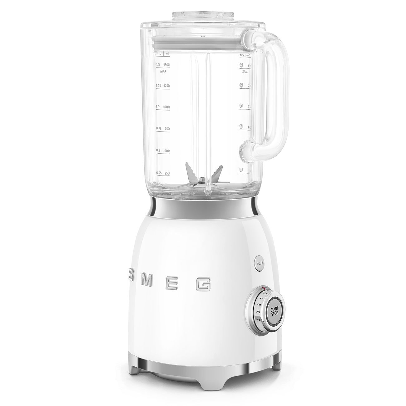 خلاط Smeg BLF03WH Blender – قوة 800 وات بتصميم ريترو إيطالي وسعة 1.5 لتر