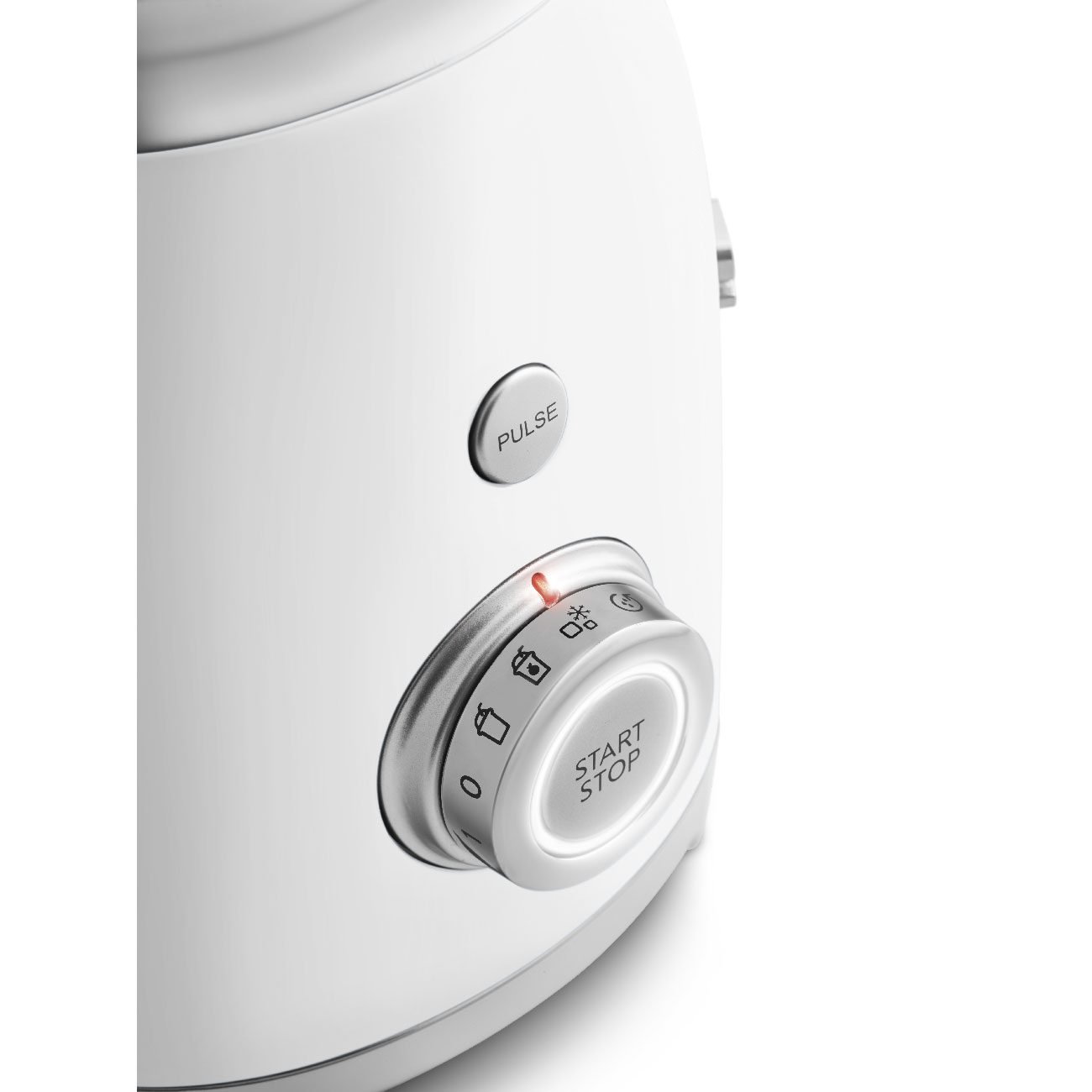 خلاط Smeg BLF03WH Blender – قوة 800 وات بتصميم ريترو إيطالي وسعة 1.5 لتر